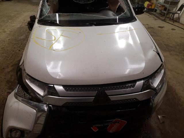 JA4AZ3A33LZ030687 - 2020 MITSUBISHI OUTLANDER SE WHITE photo 7