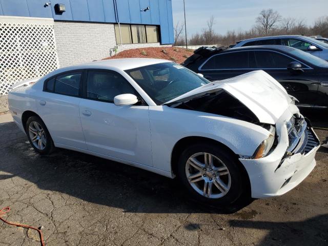 2B3CL3CG2BH500689 - 2011 DODGE CHARGER WHITE photo 4