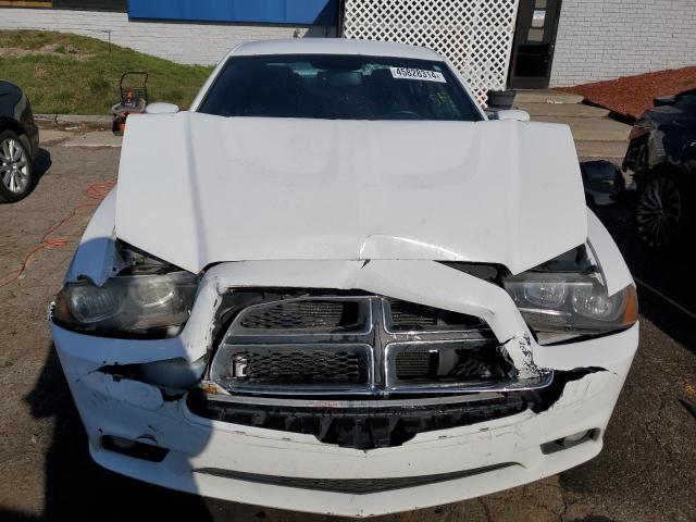 2B3CL3CG2BH500689 - 2011 DODGE CHARGER WHITE photo 5