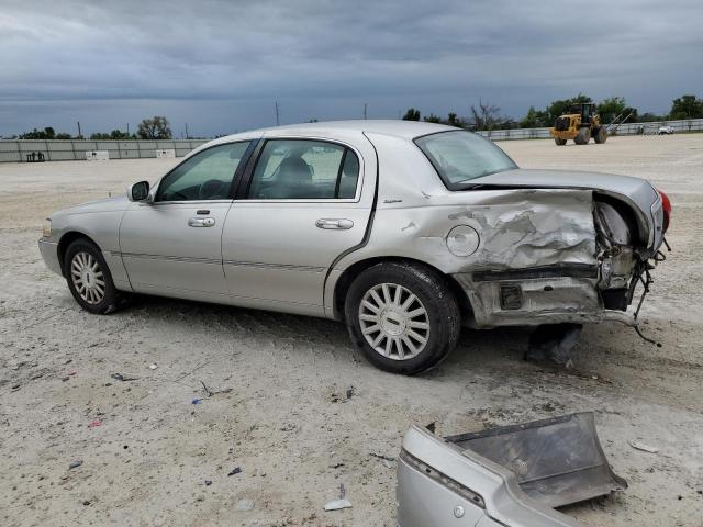 1LNHM81W94Y680461 - 2004 LINCOLN TOWN CAR EXECUTIVE SILVER photo 2