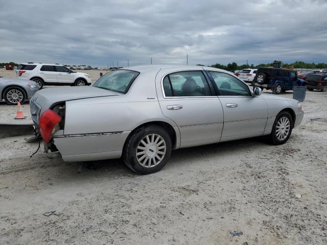 1LNHM81W94Y680461 - 2004 LINCOLN TOWN CAR EXECUTIVE SILVER photo 3