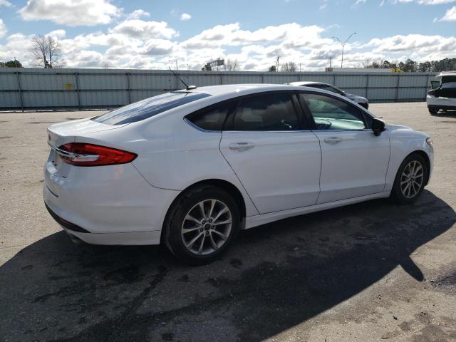 3FA6P0H75HR382437 - 2017 FORD FUSION SE WHITE photo 3