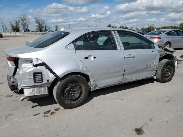 5YFEPMAE0NP391604 - 2022 TOYOTA COROLLA LE SILVER photo 3