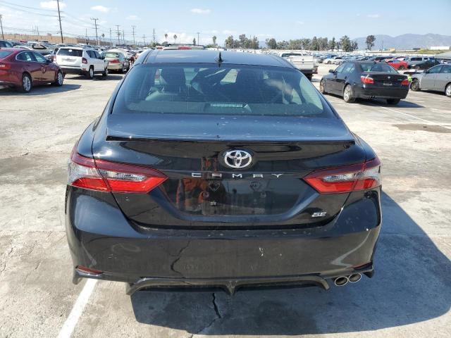 4T1G11AK9MU535825 - 2021 TOYOTA CAMRY SE BLACK photo 6