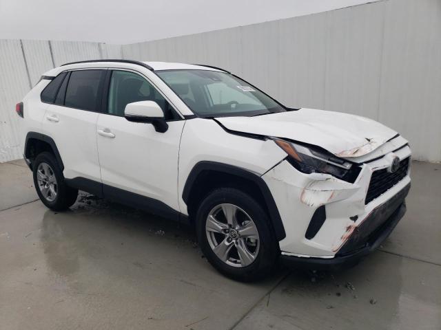 2T3W1RFV1RW319138 - 2024 TOYOTA RAV4 XLE WHITE photo 4