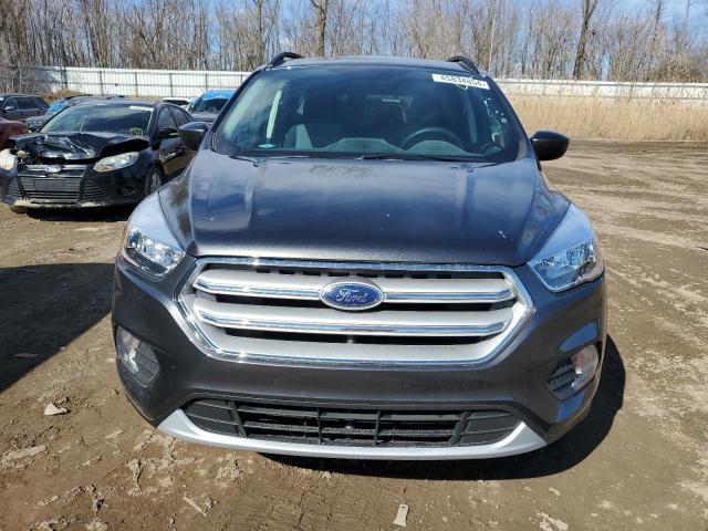 1FMCU9GD2JUD28461 - 2018 FORD ESCAPE SE GRAY photo 5