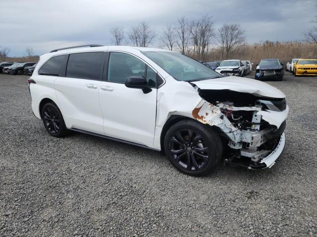 5TDDRKEC6NS077241 - 2022 TOYOTA SIENNA XSE WHITE photo 1