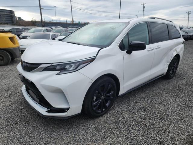 5TDDRKEC6NS077241 - 2022 TOYOTA SIENNA XSE WHITE photo 2