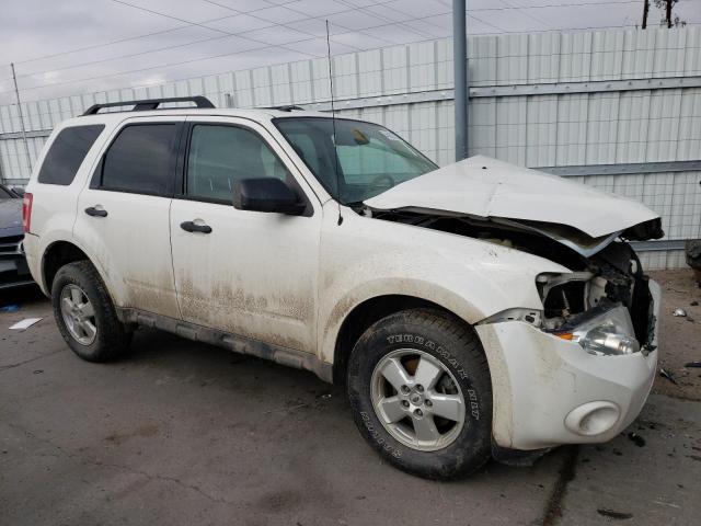 1FMCU9DG2BKA92535 - 2011 FORD ESCAPE XLT WHITE photo 4