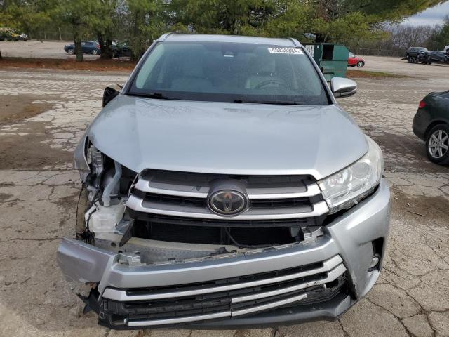 5TDKZRFH8HS526482 - 2017 TOYOTA HIGHLANDER SE SILVER photo 5