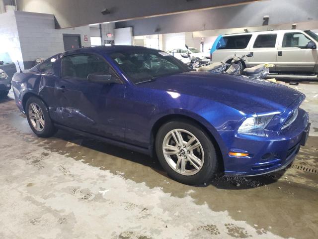 1ZVBP8AM6E5309516 - 2014 FORD MUSTANG BLUE photo 4