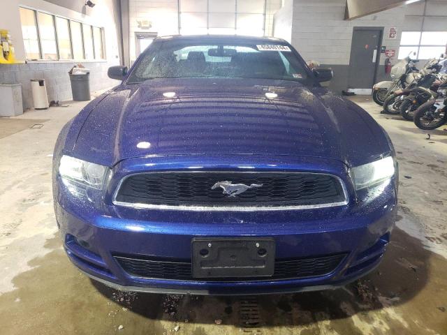 1ZVBP8AM6E5309516 - 2014 FORD MUSTANG BLUE photo 5