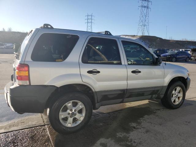 1FMYU93155KC92543 - 2005 FORD ESCAPE XLT SILVER photo 3