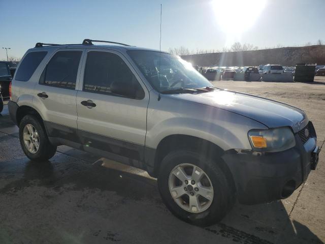 1FMYU93155KC92543 - 2005 FORD ESCAPE XLT SILVER photo 4