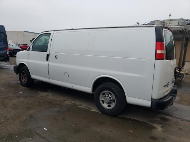 1GCWGFCBXD1902564 - 2013 CHEVROLET EXPRESS G2 WHITE photo 2