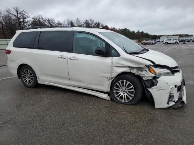 5TDYZ3DC8JS927146 - 2018 TOYOTA SIENNA XLE WHITE photo 4