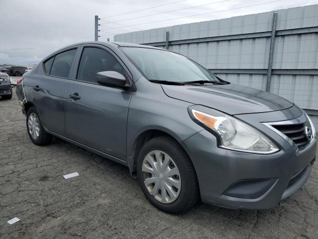 3N1CN7AP0JL802459 - 2018 NISSAN VERSA S GRAY photo 4