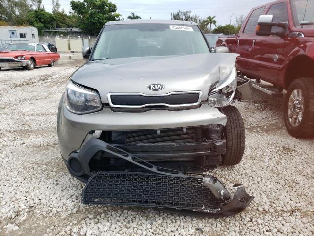 KNDJN2A25G7398504 - 2016 KIA SOUL GRAY photo 5