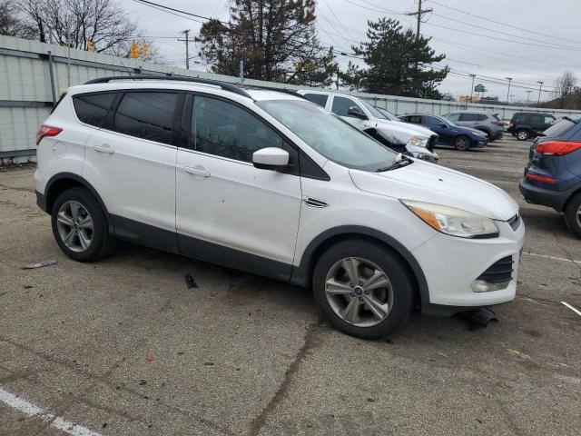 1FMCU0GX6EUB17419 - 2014 FORD ESCAPE SE WHITE photo 4