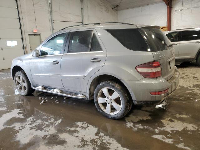 4JGBB8GB6BA737141 - 2011 MERCEDES-BENZ ML 350 4MATIC GRAY photo 2