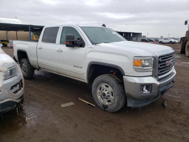 1GT12SEG2HF149552 - 2017 GMC SIERRA K2500 SLE WHITE photo 4