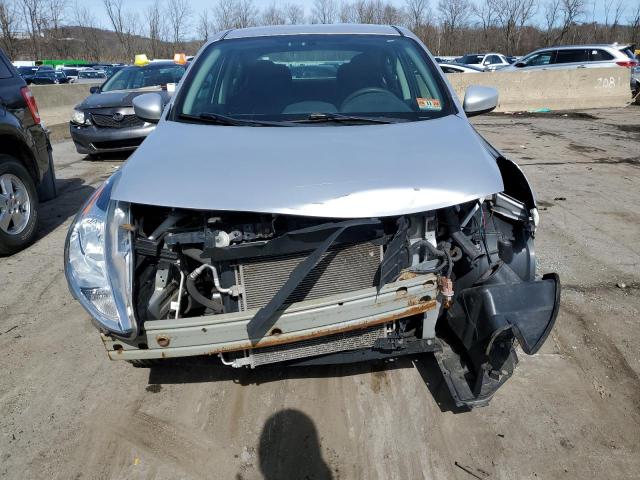 3N1CN7AP9HL881107 - 2017 NISSAN VERSA S SILVER photo 5