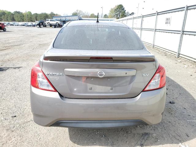 3N1CN7APXHL809896 - 2017 NISSAN VERSA S GRAY photo 6