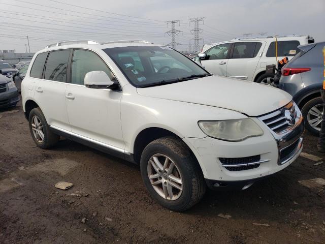 WVGBE77L98D070731 - 2008 VOLKSWAGEN TOUAREG 2 V6 WHITE photo 4