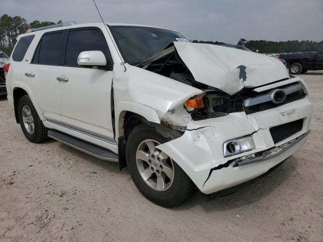 JTEZU5JRXD5057834 - 2013 TOYOTA 4RUNNER SR5 WHITE photo 4