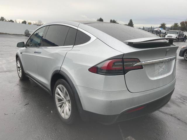 5YJXCAE2XHF051959 - 2017 TESLA MODEL X SILVER photo 3