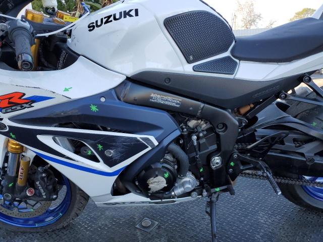 JS1DM11M7P7100007 - 2023 SUZUKI GSX-R1000 R WHITE photo 6