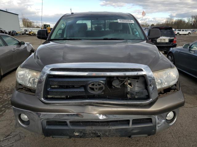 5TFRM5F16BX028680 - 2011 TOYOTA TUNDRA DOUBLE CAB SR5 BROWN photo 5
