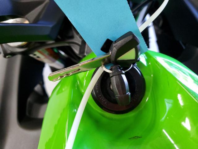 ML5EXER12PDA81674 - 2023 KAWASAKI EX650 R Зеленый фото 8