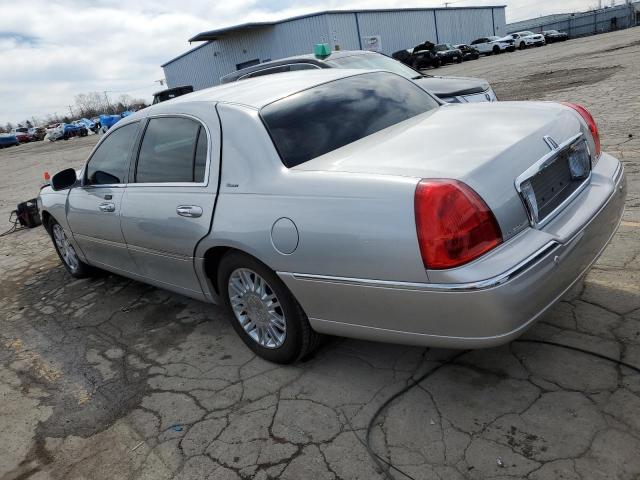 1LNHM83W84Y685101 - 2004 LINCOLN TOWN CAR ULTIMATE SILVER photo 2