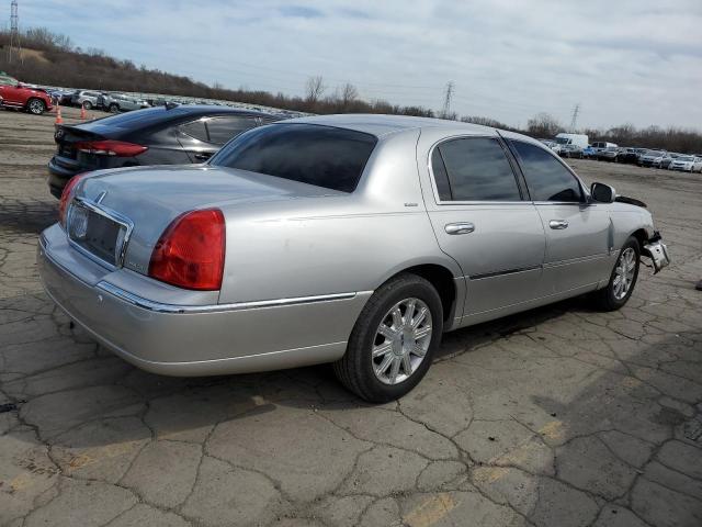 1LNHM83W84Y685101 - 2004 LINCOLN TOWN CAR ULTIMATE SILVER photo 3