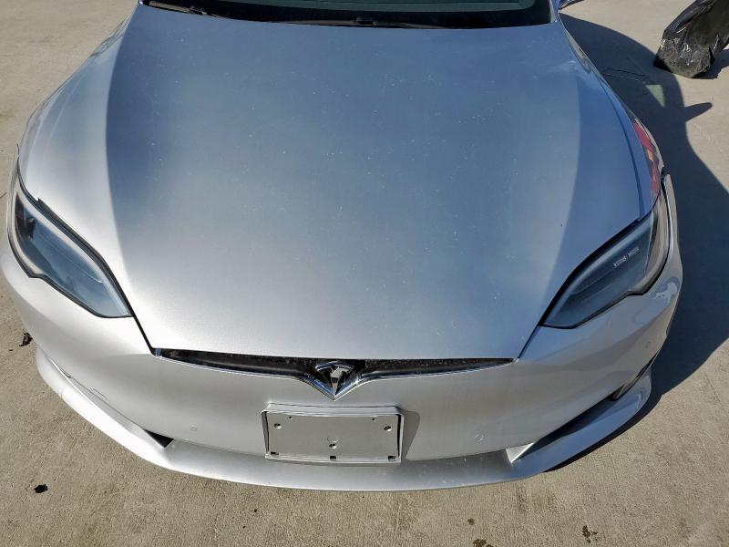 5YJSA1E24JF263536 - 2018 TESLA MODEL S SILVER photo 11