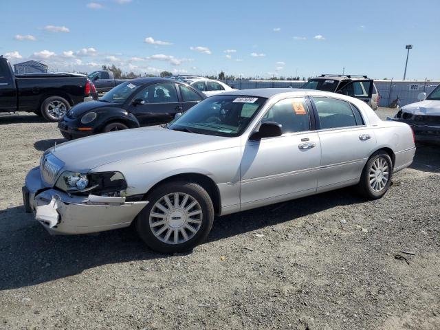 2004 LINCOLN TOWN CAR EXECUTIVE, 