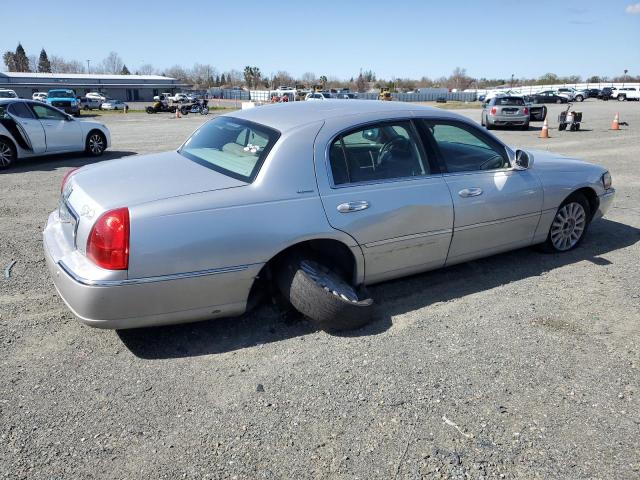 1LNHM81W14Y687808 - 2004 LINCOLN TOWN CAR EXECUTIVE SILVER photo 3