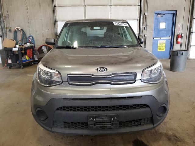 KNDJN2A24H7423362 - 2017 KIA SOUL GRAY photo 5