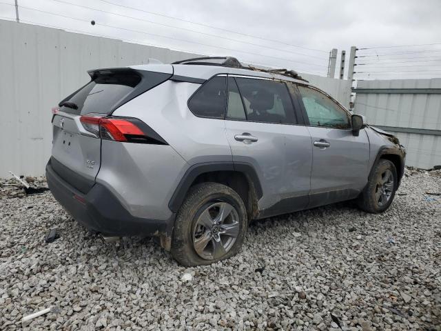 2T3P1RFV7NC264761 - 2022 TOYOTA RAV4 XLE SILVER photo 3