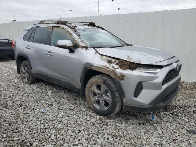 2T3P1RFV7NC264761 - 2022 TOYOTA RAV4 XLE SILVER photo 4