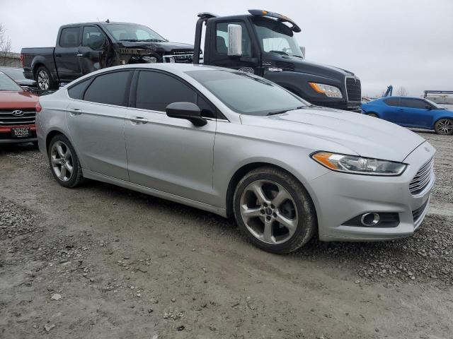 3FA6P0H77FR135823 - 2015 FORD FUSION SE SILVER photo 4