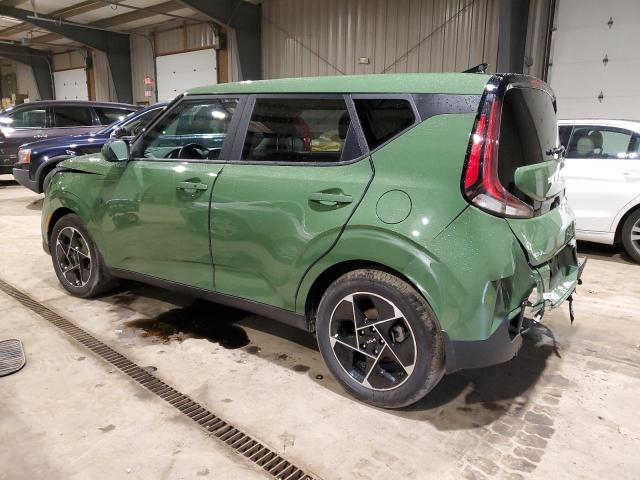 KNDJ33AU8P7211558 - 2023 KIA SOUL EX GREEN photo 2