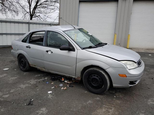 1FAFP34N37W344383 - 2007 FORD FOCUS ZX4 SILVER photo 4