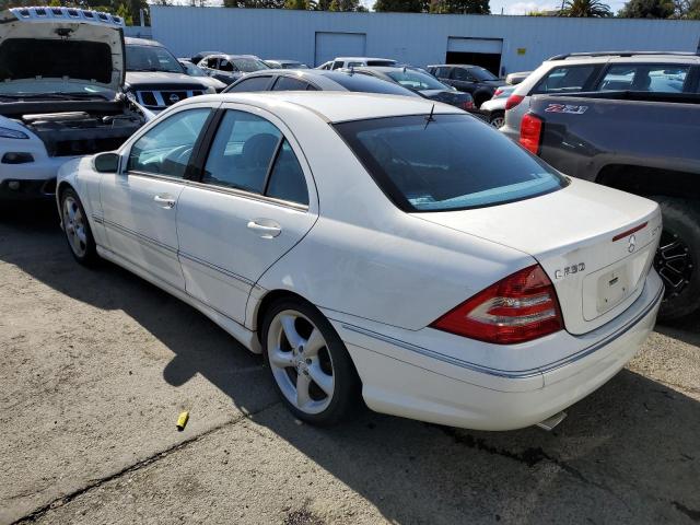 WDBRF40J25A791878 - 2005 MERCEDES-BENZ C 230K SPORT SEDAN WHITE photo 2