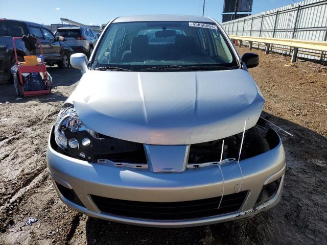 3N1BC1CP1BL404996 - 2011 NISSAN VERSA S SILVER photo 5