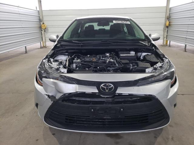 5YFB4MDE4PP047977 - 2023 TOYOTA COROLLA LE SILVER photo 5
