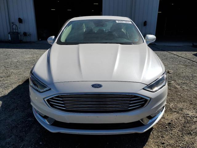 3FA6P0HD8HR204088 - 2017 FORD FUSION ENE SE WHITE photo 5