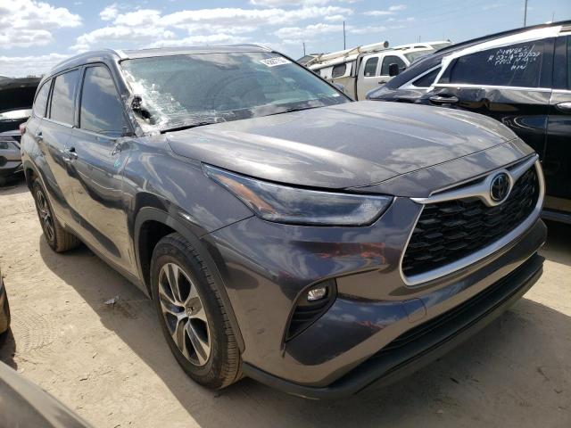 5TDGZRAH4MS043756 - 2021 TOYOTA HIGHLANDER XLE GRAY photo 4