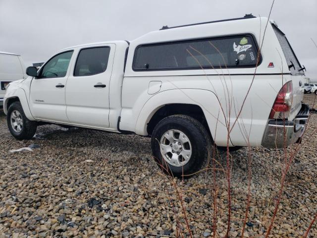 3TMMU4FN5BM030952 - 2011 TOYOTA TACOMA DOUBLE CAB LONG BED WHITE photo 2